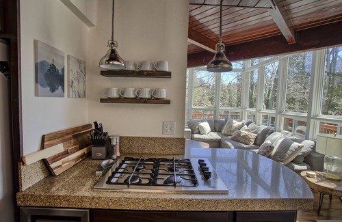 Cedar Glen Cabina | Family & Pet Friendly Cabin w/ AC in Lake Arrowhead - Midweek Stay 3, Pay 2 Deal