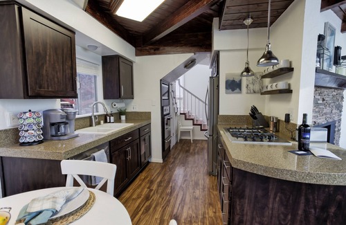 Cedar Glen Cabina | Family & Pet Friendly Cabin w/ AC in Lake Arrowhead - Midweek Stay 3, Pay 2 Deal