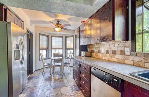 Southern Crossing Casa | Family/pet friendly home, sleeps 8. Enjoy our game room & soak in the hot tub after exploring Bend.