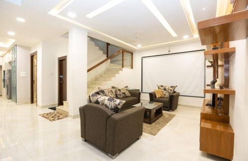 Banjara Hills Villa | Family&PetFriendly 5BHK With Jacuzzi @BanjaraHills
