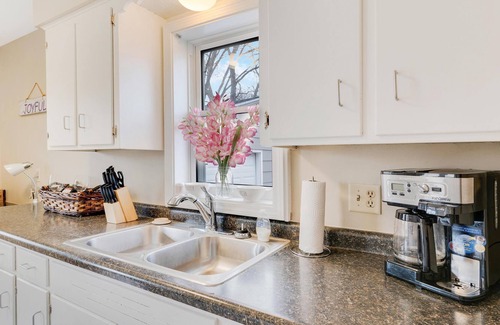 Eagan Casa | Family, Play or Work-Friendly Stay + Fenced-Yard & Free-parking!!