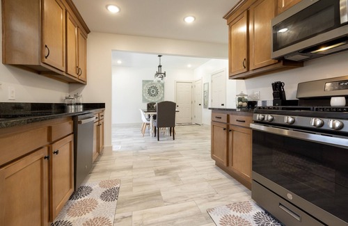 Jeffersonville - Clarksville Casa | Family poolside retreat- 8 mins to Louisville