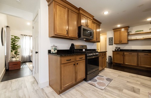 Jeffersonville - Clarksville Casa | Family poolside retreat- 8 mins to Louisville