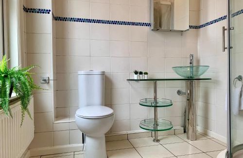 Willenhall Casa | Family-Ready 6BR House Near City and Stadiums
