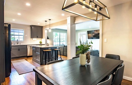 Glen Iris Casa | Spacious Home: Downtown & Family Getaways