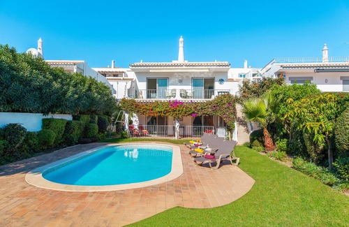 Olhos D'Agua Villa | Family Retreat w/ Pool, Olhos de Água