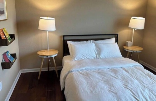 Timberwood Park Casa | Family Retreat - Walk to Pool, Playground & Bball
