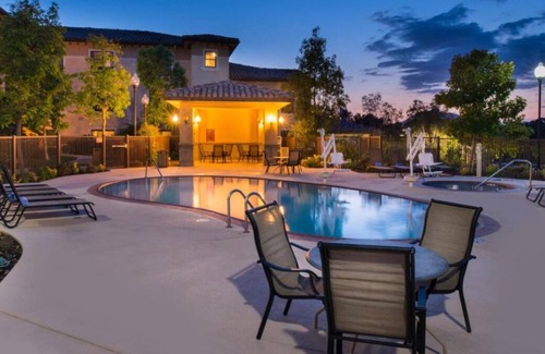 Thousand Oaks Casa | Family Reunion Lodging! 3 Units w/Full Kitchens