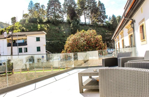 Gois Cabaña | Family Room in Góis in a Quiet Rural Setting