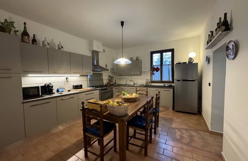 Lugo Apartamento | Family room Melograno's colors