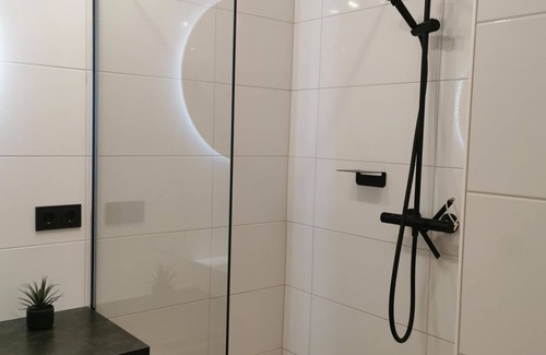 Koppl Otro | Family room, shower, WC, mountain side - Schusterbauer