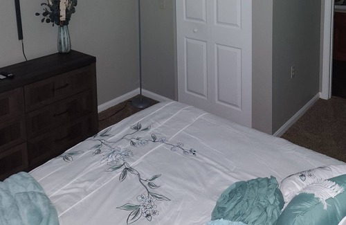 Fort Wayne Apartamento | Family size condo within 5 min of shopping, entertainment and outdoor activities