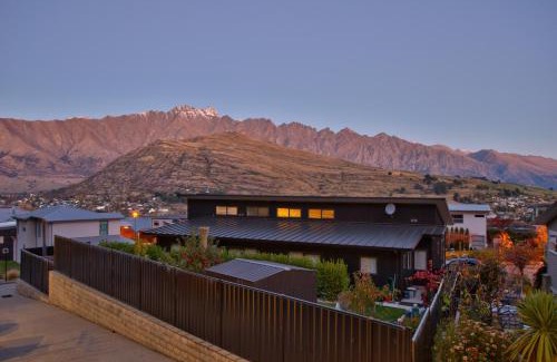 Queenstown Casa | Family Size Holiday Home With Remarkable Views & Sauna, Close to Town