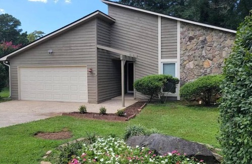 Gwinnett County Casa | Family size Home, just outside Atl, Close to Lake Lanier, Stone Mnt, and I-85.