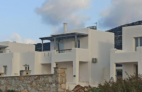 Naxos Casa | Family-size House in the fields of Naxos 2B/R Queen, 2TV, 2WC