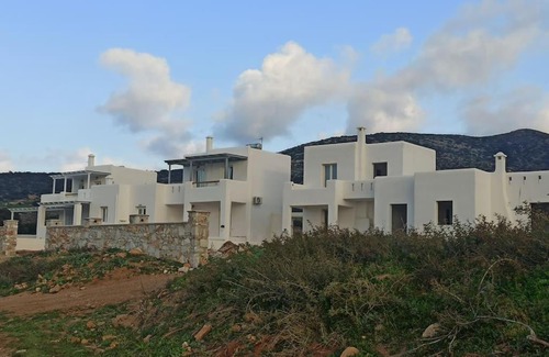Naxos Casa | Family-size House in the fields of Naxos 2B/R Queen, 2TV, 2WC