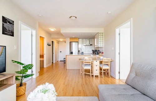 Southeast False Creek Apartamento | Family Size Luxury Residence/Parking/Gym/Mountain View/Complete with Essentials