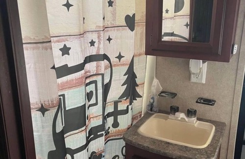 Oak Harbor Casa | Family-sized 2-bedroom RV just outside of Port Clinton