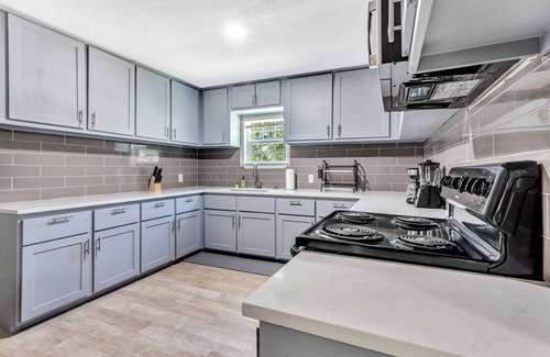 Cedar Crest Casa | Family-sized 3-BR Home by Downtown Dallas & Art District
