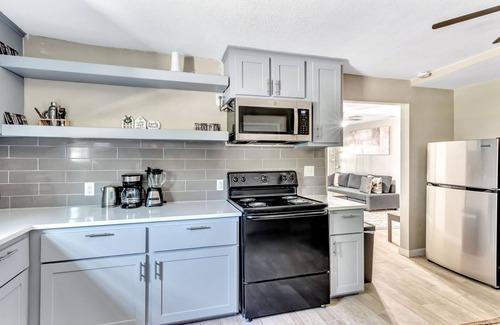 Cedar Crest Casa | Family-sized 3-BR Home by Downtown Dallas & Art District