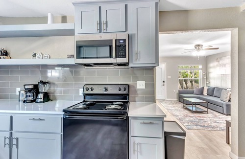 Cedar Crest Casa | Family-sized 3-BR Home by Downtown Dallas & Art District