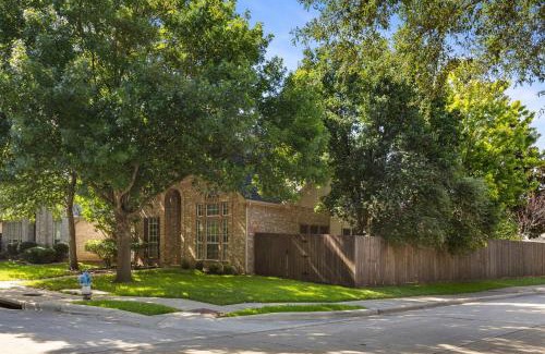 Plano Casa | Family-Sized 4BR, Pet-Friendly, Comfort & Cozy Retreat in Plano