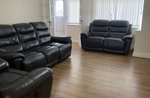 Seisdon Casa | Family-sized house with garden