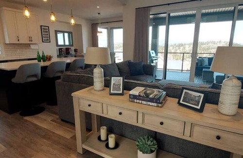 Vernon Casa | Family Sized Modern Farmhouse Luxury w/ Golf Course Views. Pet-Friendly!