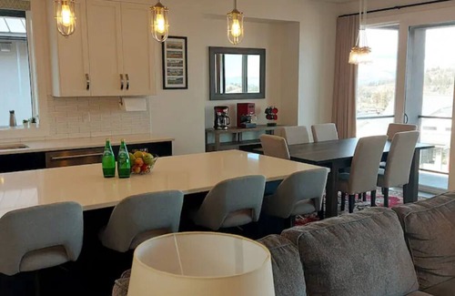 Vernon Casa | Family Sized Modern Farmhouse Luxury w/ Golf Course Views. Pet-Friendly!