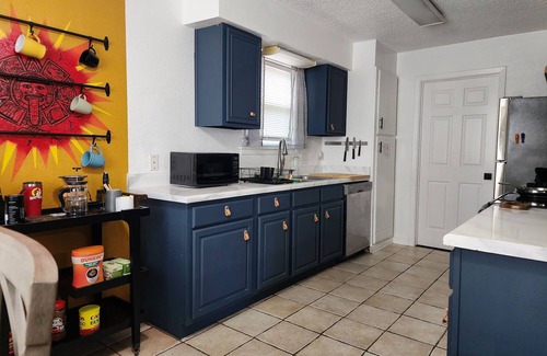 Haltom City Casa | Family Sized, Modern 3 bd & 2b House - Central & Close to Downtown!