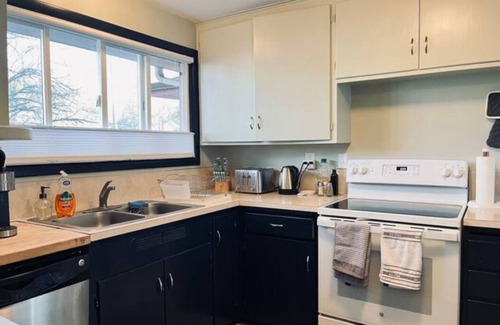 Amazon Casa | Family-sized U of O bungalow