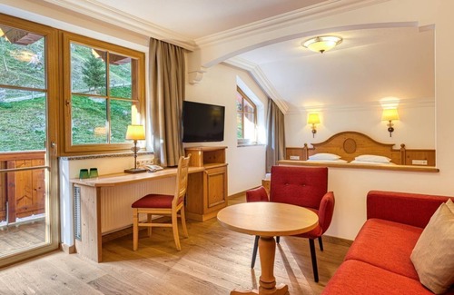 Grossarl Casa | Estudio familiar "KRISTALL" con ventanal - Hotel Kristall