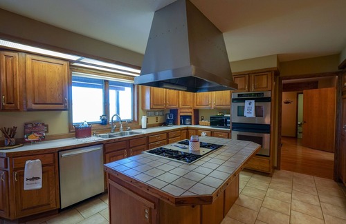 Cameron Casa | Madison River Overlook 4 Leggs River Ranch