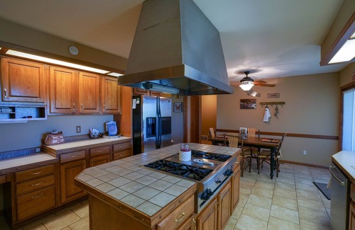 Cameron Casa | Madison River Overlook 4 Leggs River Ranch