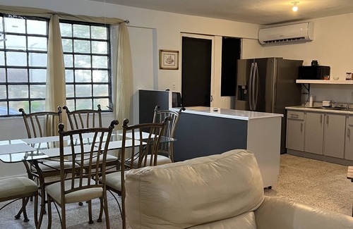 Guaniquilla Casa | Family style retreat -6 minutes tot he beach and restaurant bar strip