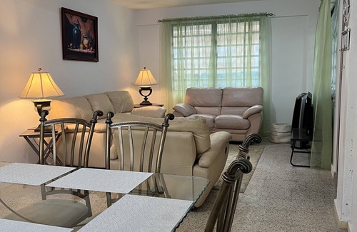Guaniquilla Casa | Family style retreat -6 minutes tot he beach and restaurant bar strip