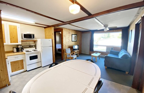 Manitoba Cabina | "Family Tides" Enjoy our sandy beach!