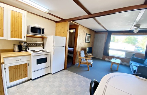 Manitoba Cabina | "Family Tides" Enjoy our sandy beach!