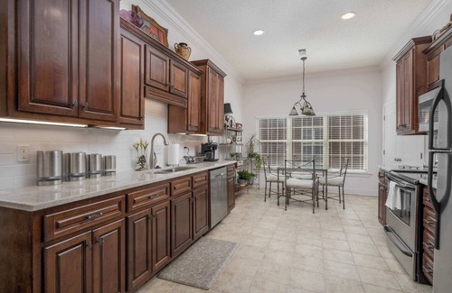Tuscaloosa Casa | Family Ties- Lakefront- 5 TVs- 7 miles to UA
