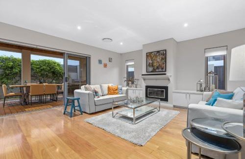 Karrinyup Casa | Family Vacation Escapade Shops Beach and Sun Await