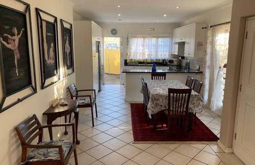 Bloubergstrand Casa | Family Vacation Home and company employee accommodations in Capetown