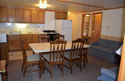 Brier Hill Cabina | Family vacation on Black Lake with a private beach!