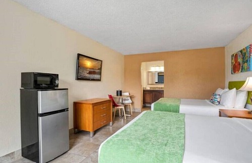 Historic Downtown Kissimmee Hotel | Family Vacation Room with 2 DBL Beds Near Must-see Attractions