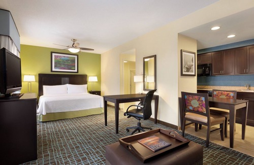Biggar Hotel | Family Vacay! 3 Spacious Units w/Kitchen, Pool