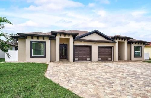 Oakland Hills Casa | Family Villa King Bed, 3 bedrooms 2baths, 7 guests, Close to Beaches, Golfing, Fishing