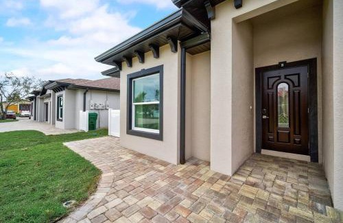 Oakland Hills Casa | Family Villa King Bed, 3 bedrooms 2baths, 7 guests, Close to Beaches, Golfing, Fishing