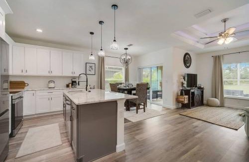 Oakland Hills Casa | Family Villa King Bed, 3 bedrooms 2baths, 7 guests, Close to Beaches, Golfing, Fishing
