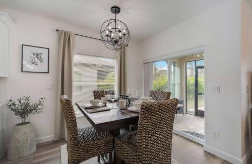 Oakland Hills Casa | Family Villa King Bed, 3 bedrooms 2baths, 7 guests, Close to Beaches, Golfing, Fishing
