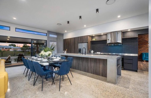 Bundall Casa | Family Waterfront Escape - Pool, 2 King rooms