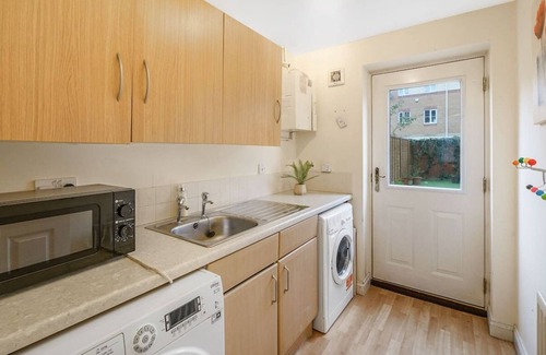 Langley Marish Casa | Family & Work stays w/ 2x Ensuite & Prv Parking 1+